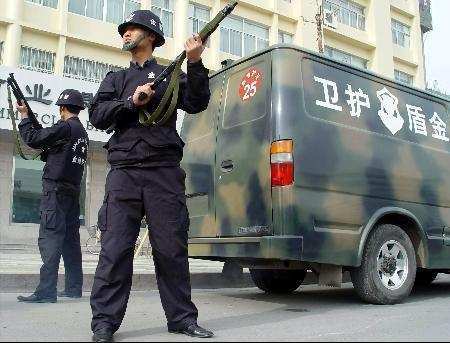 运钞车押运人员为啥只配防爆枪而并非步枪背后的真实原因是啥