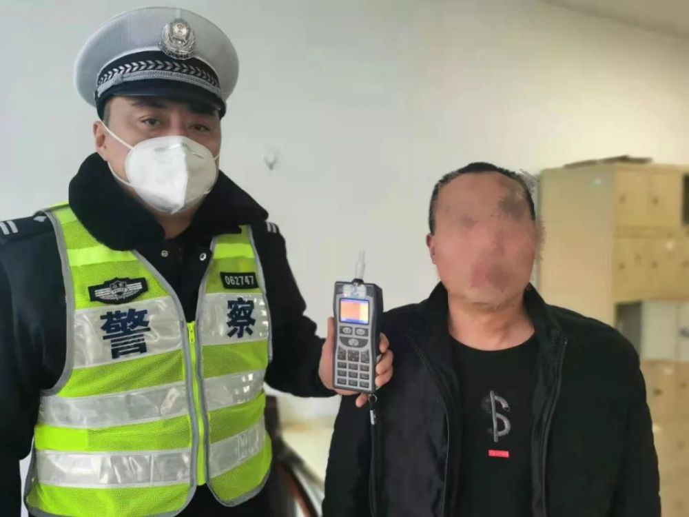 泰安交警又抓获12名酒司机还有无证驾驶的