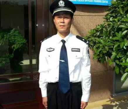 警察达到什么级别才能穿白衬衣级别比想得还高难怪平时看不到