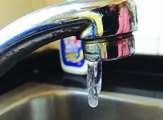 水管冻住了,热水器打不出热水了,咋办?_腾讯新闻