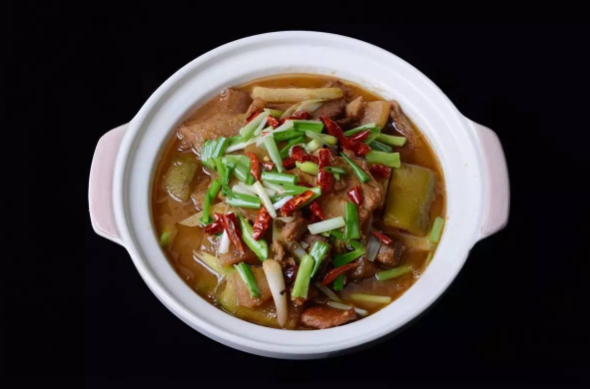 众人所熟知的那些经典信阳菜,多数都属于炖菜.