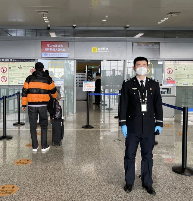 新春走基层:机场安检员一切为了安全