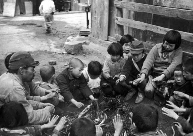 比核武器还可怕的李梅火攻50万人被烧成灰烬800万人沦为难民