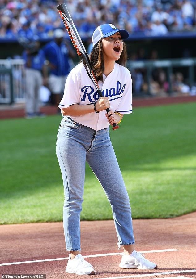 据悉,赛琳娜·戈麦斯将在今年的3月12日发布自己的西班牙语迷你专辑.