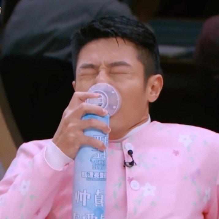 《明星大侦探》中一张上头到吸氧的图片火成国民表情包,这次在"还是