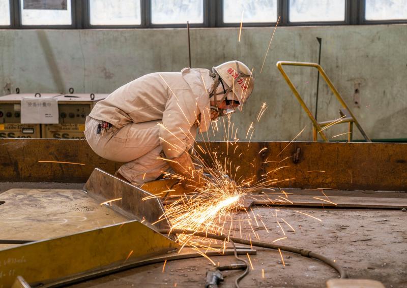 生产任务重上海这间厂春节期间万余人加班赶工