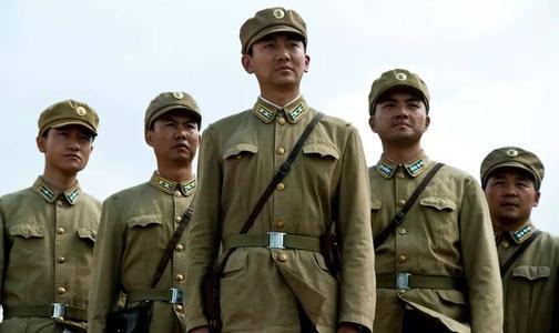 大校营长岳振华开国元帅排队请客吃饭全营官兵吃烤鸭吃到腻