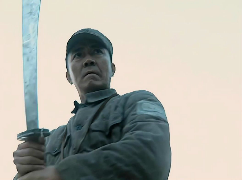 李云龙逢敌必亮剑,即使打不过,也要殊死一搏,他坚决不去孔捷军中暂避