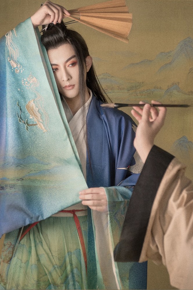 成都帅哥就是有才穿汉服把千里江山图演活了网友真厉害