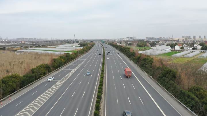 高速路况长假最后一天沪杭高速返程车辆较往年明显减少