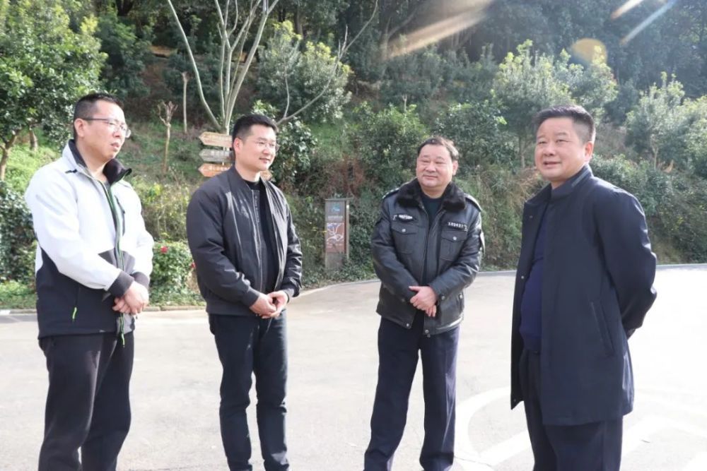 下午3时,县人民政府副县长,公安局长陈世杰,县公安局党委副书记,副