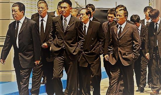 开始在葡京及澳娱旗下的其它赌场内承包贵宾厅,因为新义安人多势众