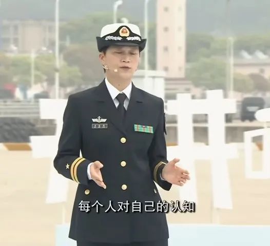 也許有人覺得,如果韋慧曉早點入伍,可能中國的第一個女艦長就會更早