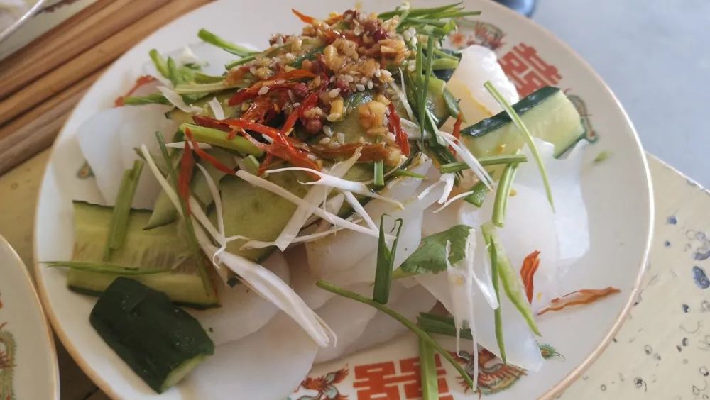 御面是旬邑的地方风味特色面食,晶莹剔透,筋道爽口,味道好极了
