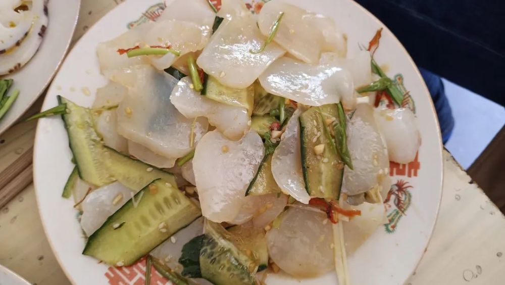 御面是旬邑的地方风味特色面食,晶莹剔透,筋道爽口,味道好极了