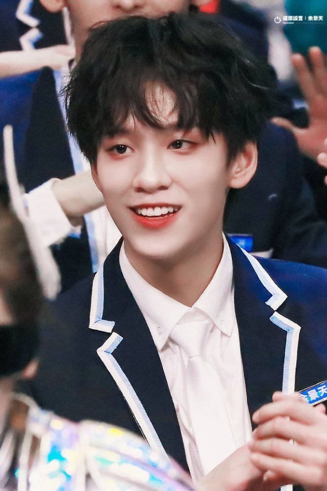 青你三c位预定余景天