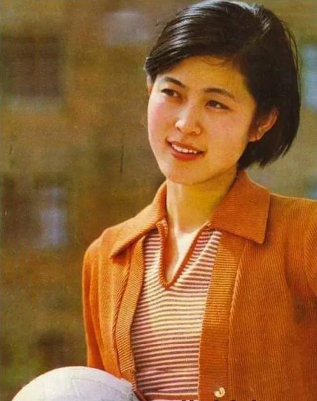 曾是央视一姐,同居男友两个,离过两次婚,直到第三婚才收获幸福