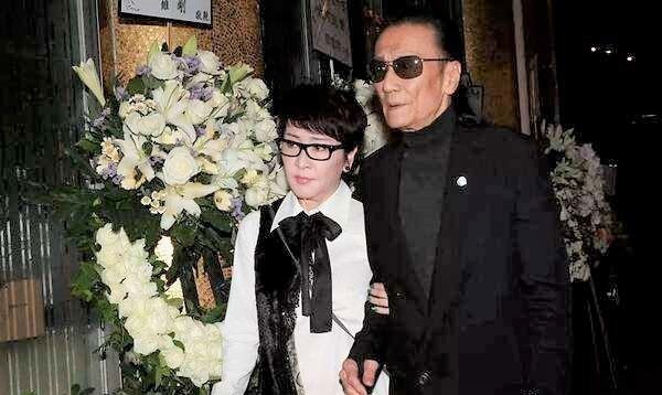 谢贤欠赌债被黑帮追讨派老婆向赌王求援邓光荣仗义出手搭救