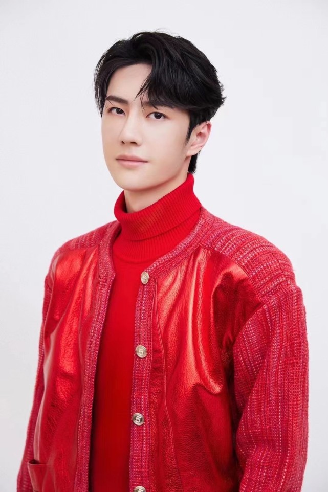 王一博身着红色西装02活力满满