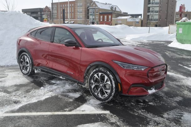 2021年福特野马mach-e顶级四驱版:迎接一场电动车革命