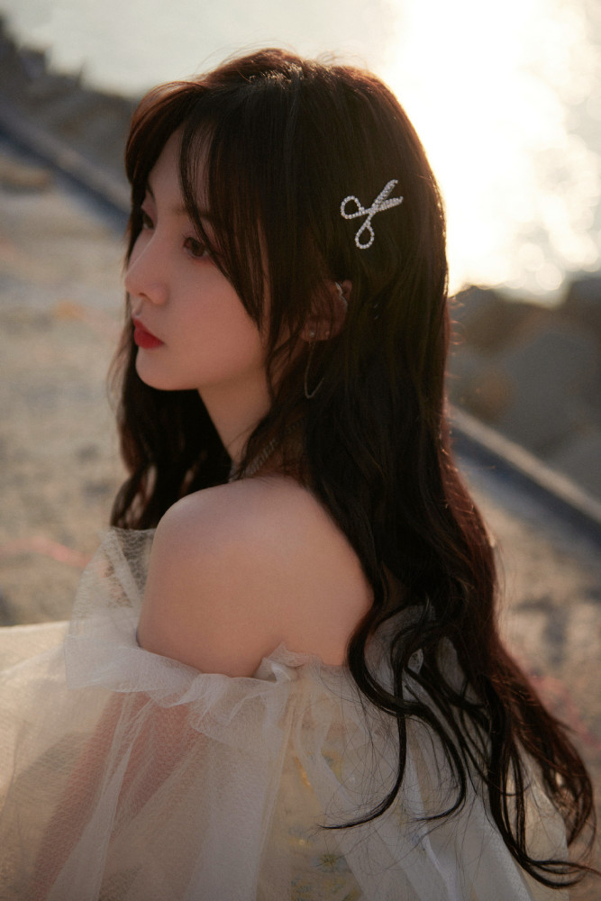 相对而言郑乃馨尽管以第五名成绩出道,但是在我看来