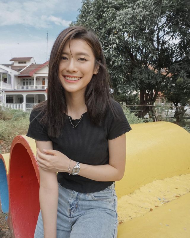 马来西亚美女药师杨文美,笑容超级甜,她一笑就让网友想天天去药局报到