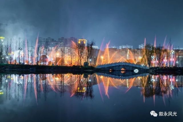 鱼凫公园喷泉五光十色,美轮美奂