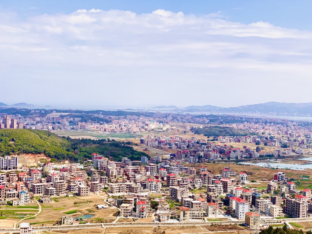 拖垮莆田人的农村豪宅:过年排队相亲有房优先选择,父辈负债累累_腾讯