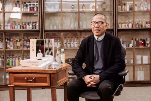 靠卖水成亚洲首富身家千亿比肩互联网巨头钟睒睒做对了啥