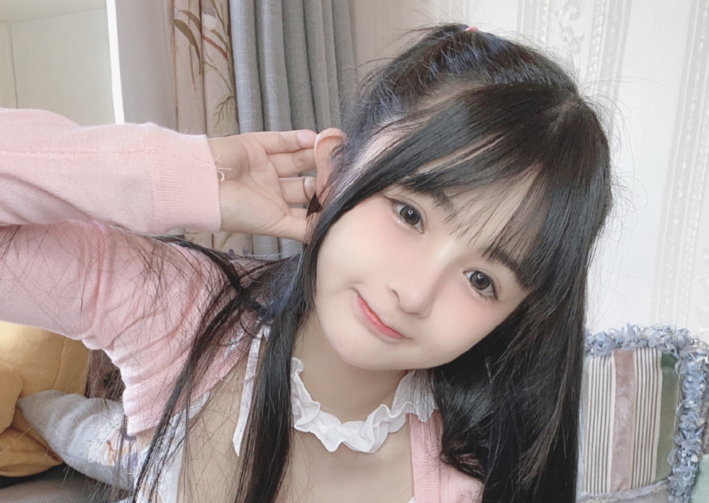 粉丝,纯粹是靠着自己漂亮的颜值,而有这么一位主播,id为"失眠小宁",却