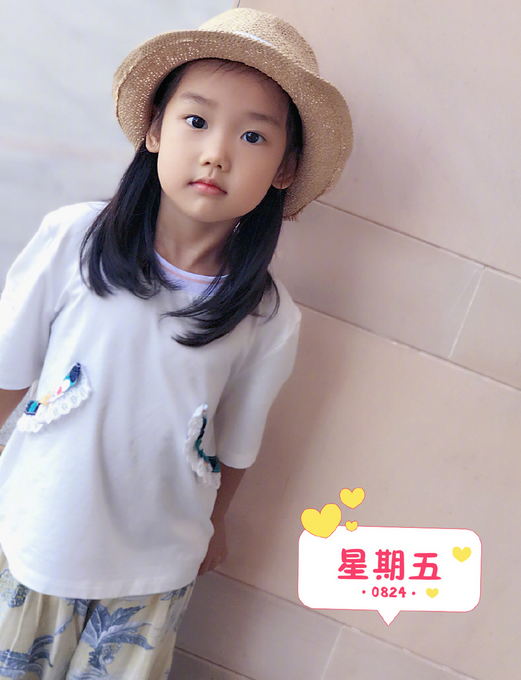 玲花一家三口罕同框6岁女儿乖巧拉行李老公气质儒雅身材发福