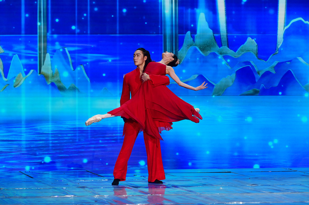 张傲月四登春晚舞台 与谭元元李云迪跨界合作