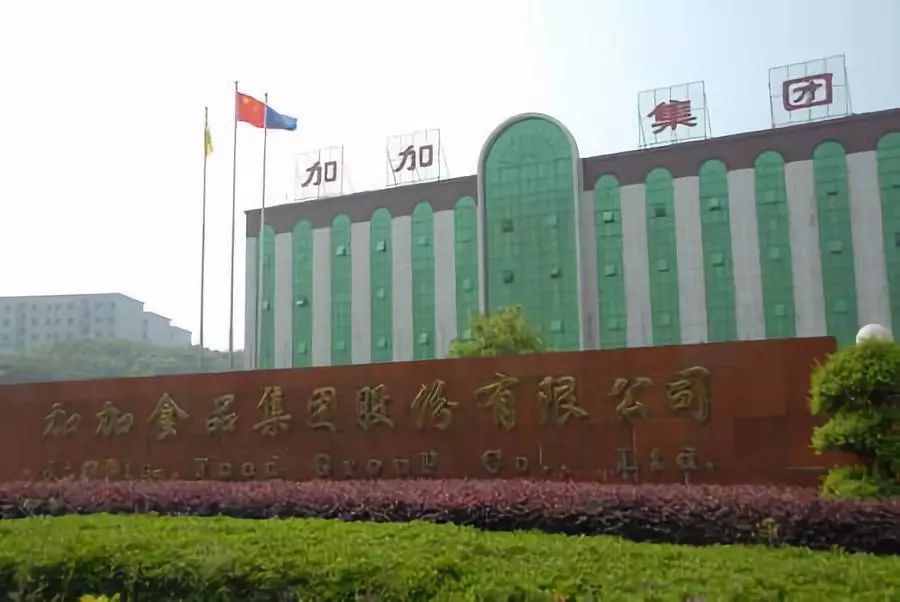 34岁的杨振拿出商海十年挣的全部积蓄,在湖南宁乡投资创立加加酱油厂