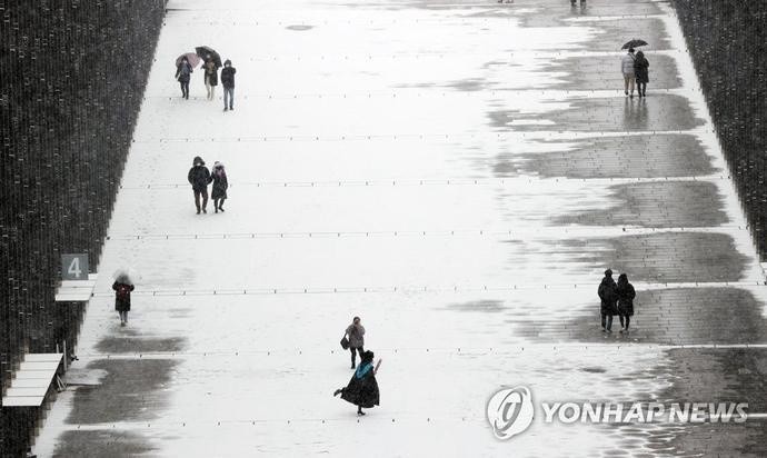 唯美静谧 韩国梨花女大学生雪中拍摄毕业照 组图 腾讯新闻