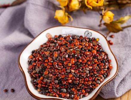 平和甘葛决,它能够帮助修复已经受损的肝细胞,还能降下转氨酶数值