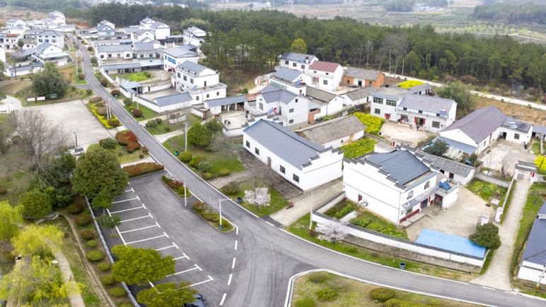 黄铺镇黄铺村地处潜山市西南部,天柱山国家森林公园南麓,面积21.