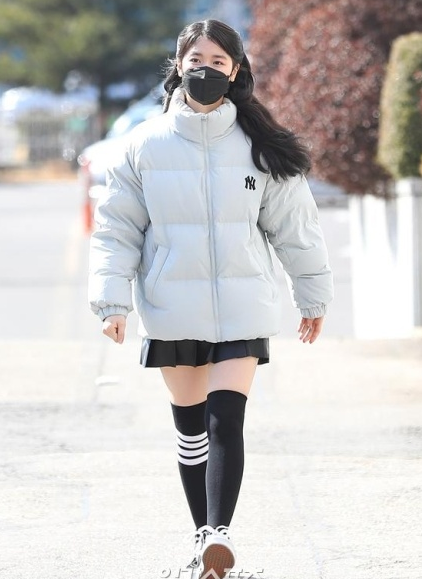 素媛的扮演者李甄长大了15岁现身新剧发布会穿短裙秀大长腿