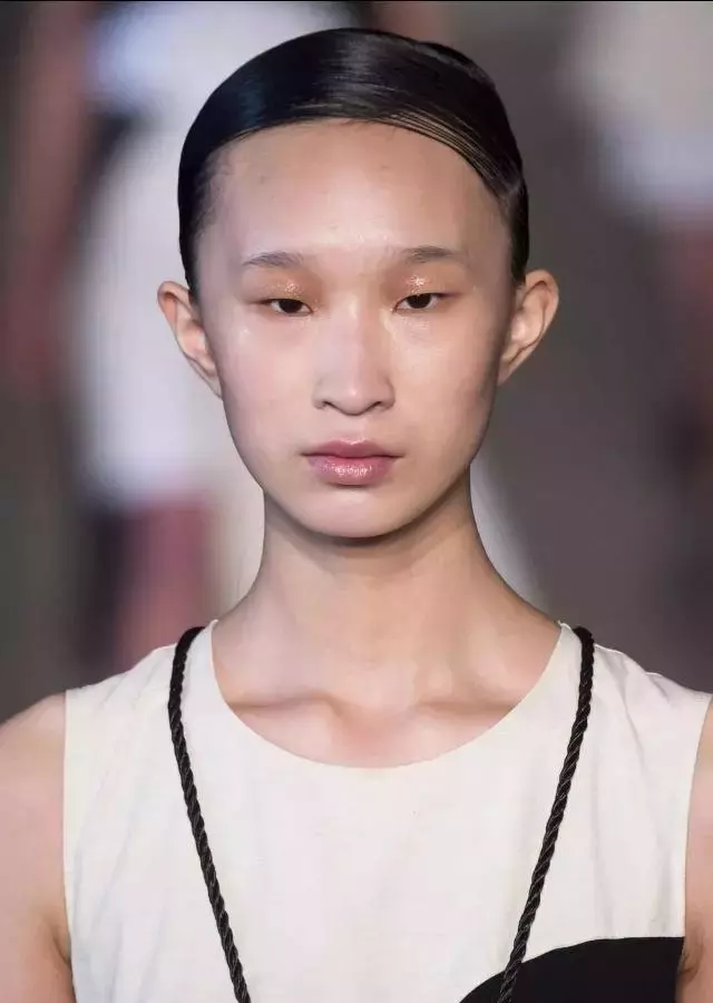 林永健闺女凭贼眉鼠眼成国际超模国人吐槽太丑却成老外最爱高级脸