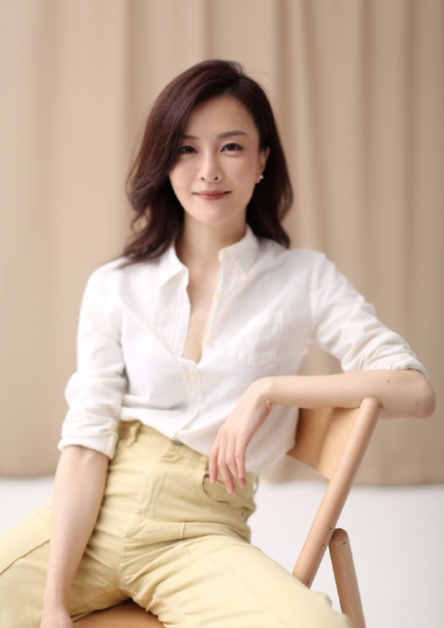 打开腾讯新闻,查看更多图片 >作为一名70后刘孜也面临着中年演员的