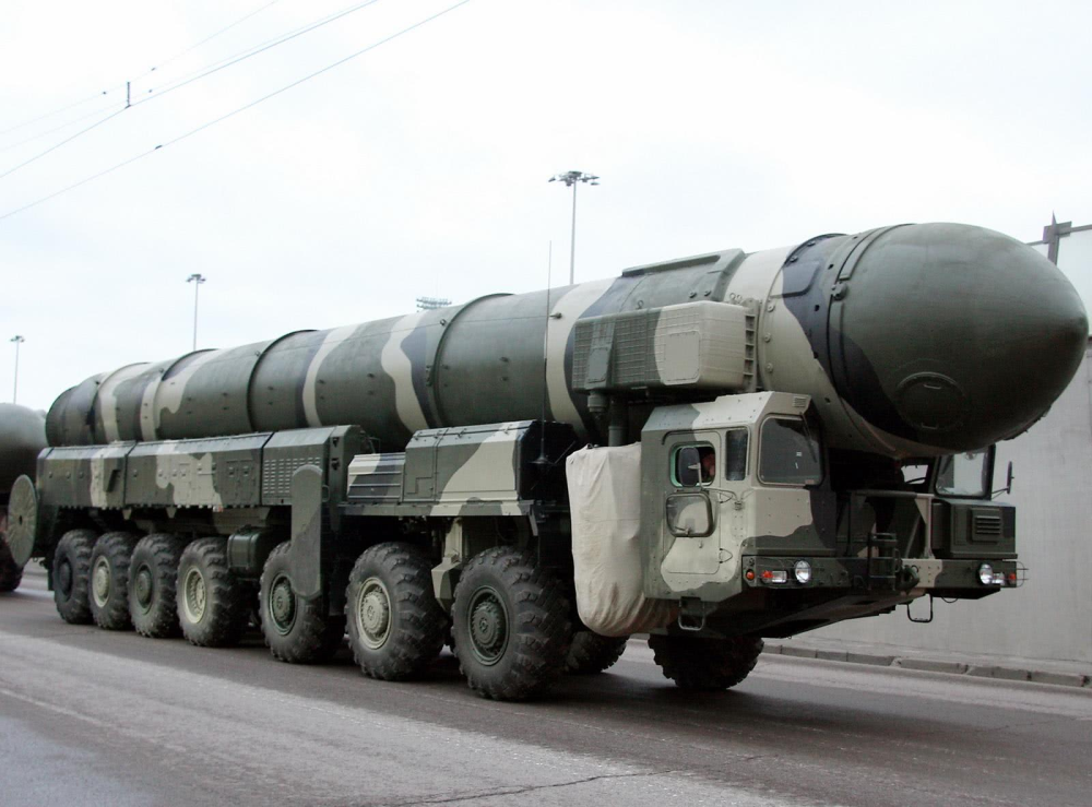 图为白杨-m洲际导弹综上所述,俄罗斯军事实力仅次于美国的地位和其