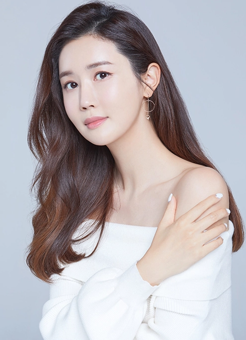 36岁李多海突晒婚纱照自曝婚期将至此前与男方无交集疑点多