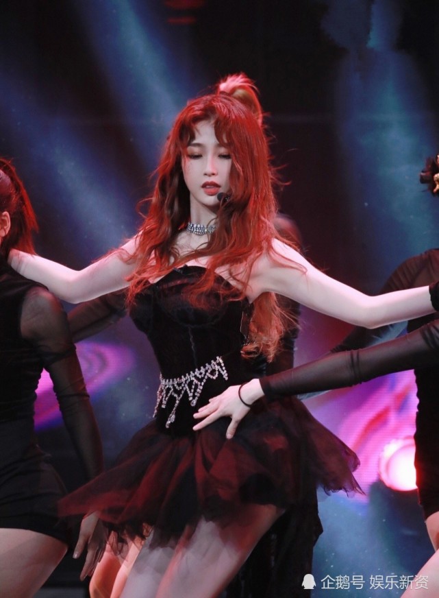 the9虞书欣成团后首次个人单曲舞台把奶媚气质发挥的淋漓尽致