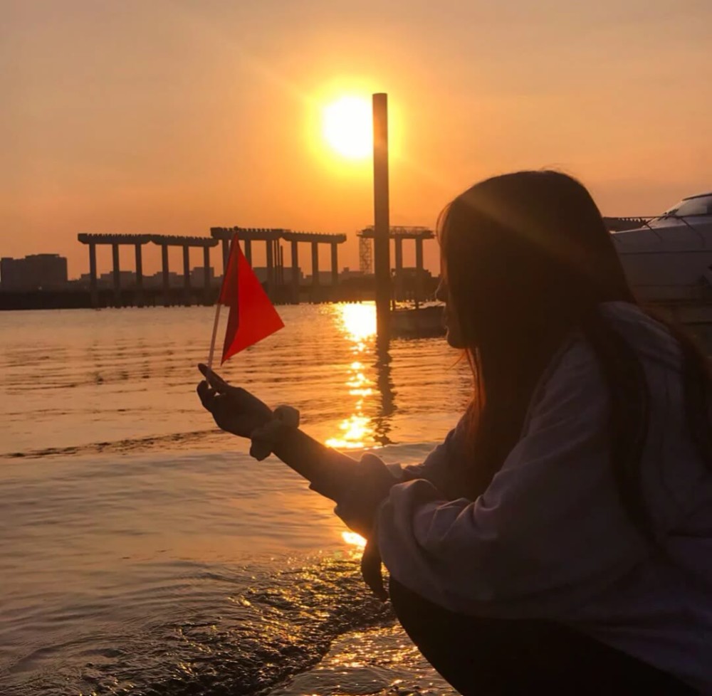 小心翼翼是喜欢/女生头像