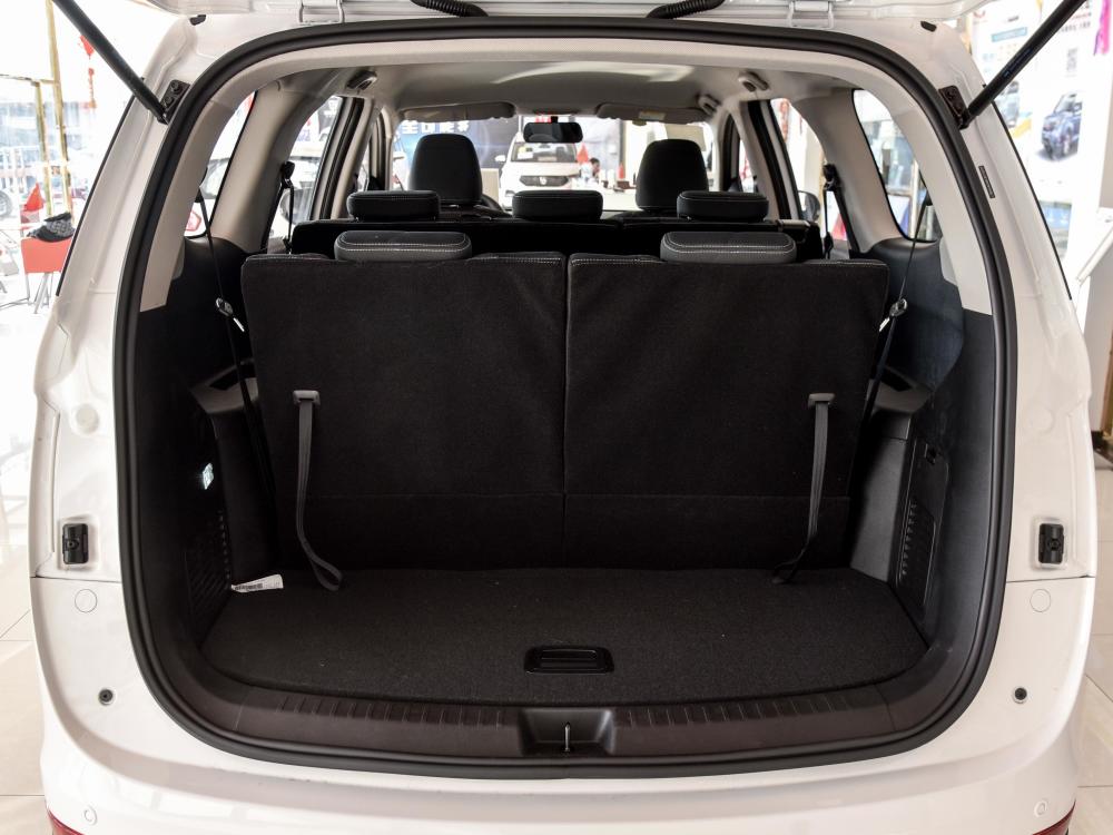 国产也有好品质 小哥带你一起看宝骏730