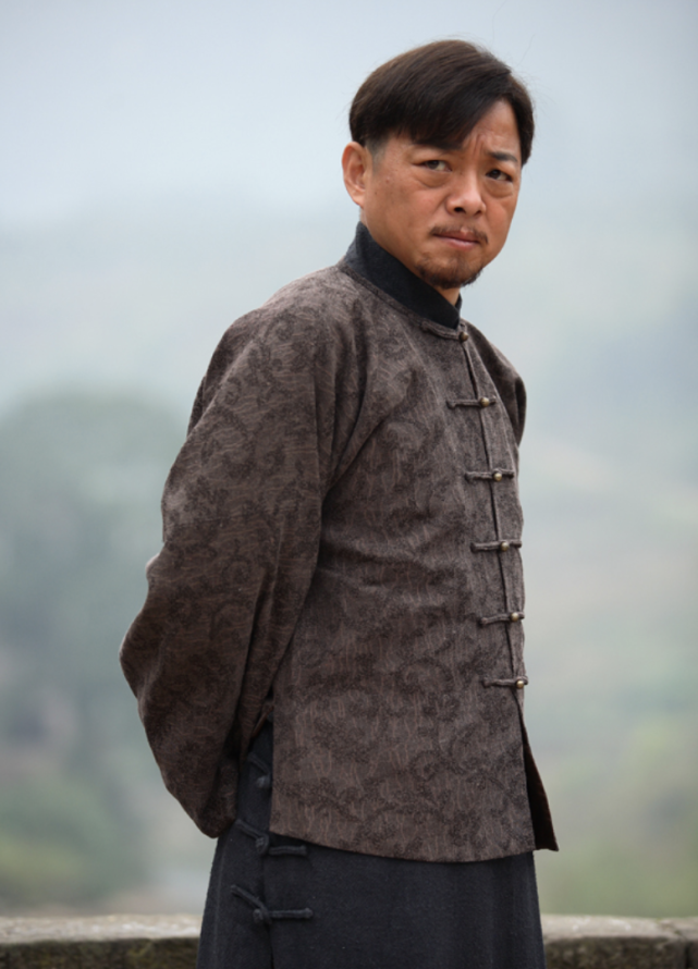 老戏骨曾演刘全晚年凄凉四世同住小破房霉菌杂物随处可见