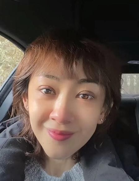 央视主持瑶淼近照大变样眼皮发紫鼻尖通红太憔悴消瘦惹人心疼