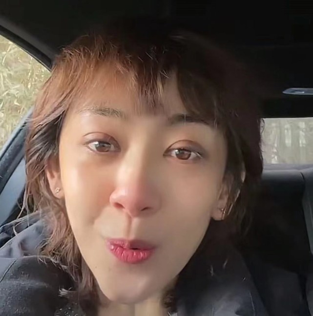 央视主持瑶淼近照大变样眼皮发紫鼻尖通红太憔悴消瘦惹人心疼