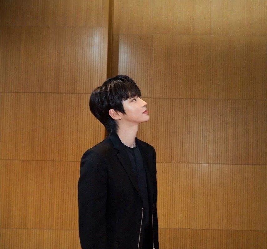 始于韩书俊幕于黄寅烨头像壁纸