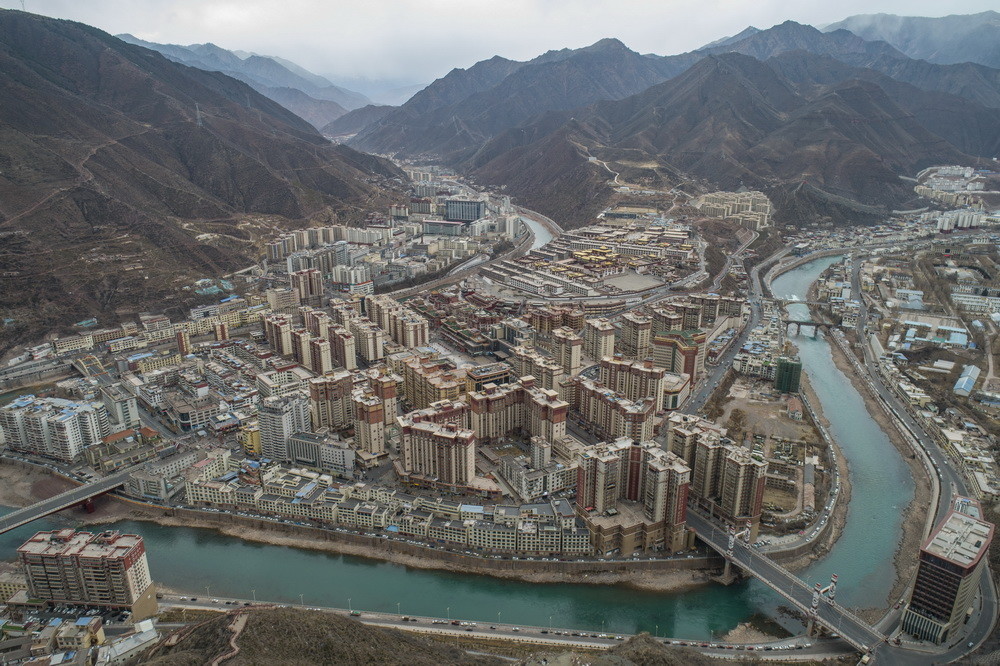 昌都,位于西藏东部,与青海,四川,云南交界,地处横断山脉和三江(金沙江