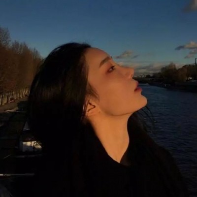 温柔夜色女生头像